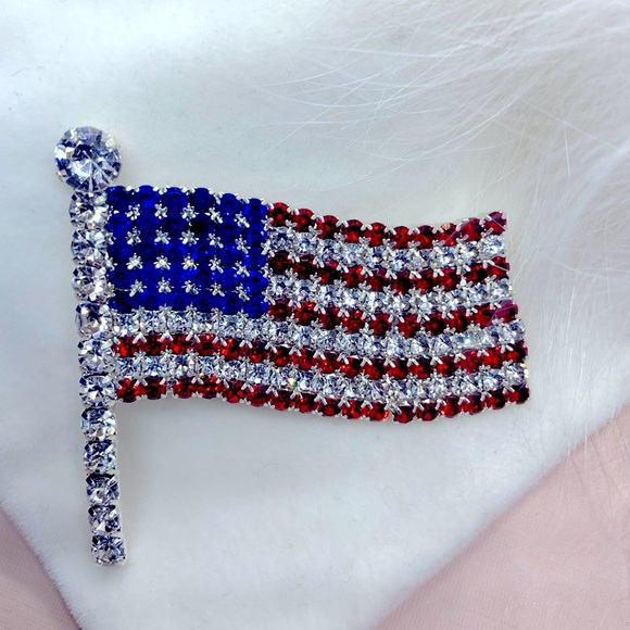 Jewelry - Rhinestone American Flag